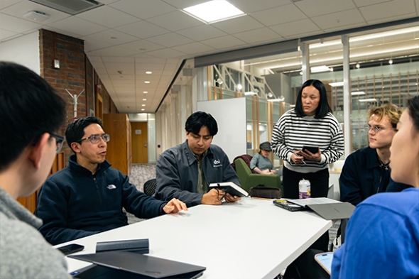 (From left) Computer Science research associate Gabriel Bravo Palacios talks with Computer Science major Alex Cruz-Valencia '28, Entrepreneur-in-Residence Amy Huchthausen, and Engineering Sciences major Mikey Wise '29.