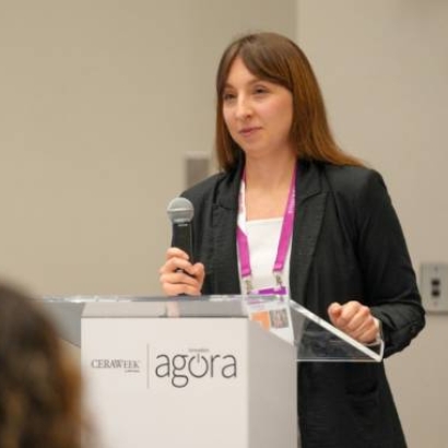 Dartmouth Professor Erin Mayfield delivers a presentation.
