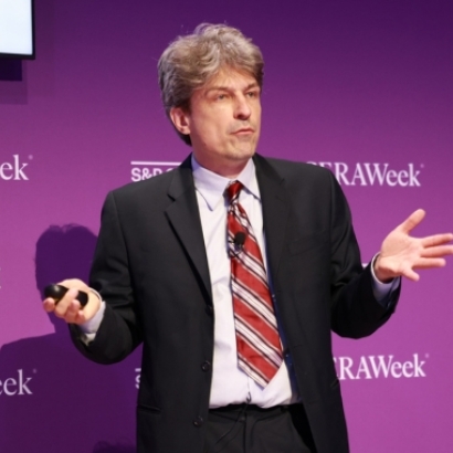 Professor Geoff Hautier delivers a presentation.