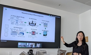Yan Li presents a seminar talk.